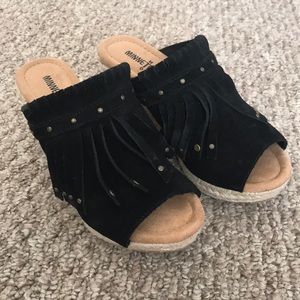 Minnetonka Black Wedges